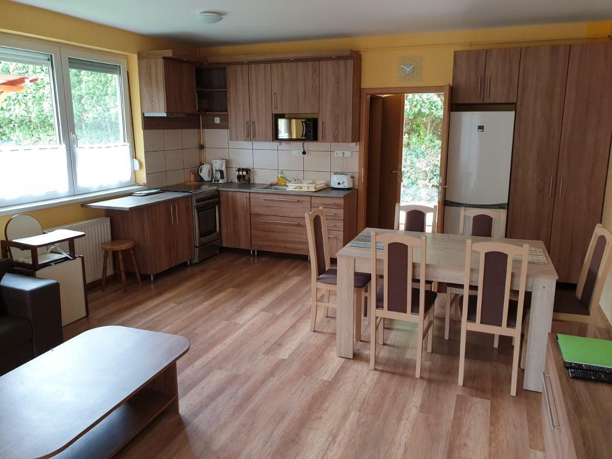 Martika Apartment Шиофок Экстерьер фото